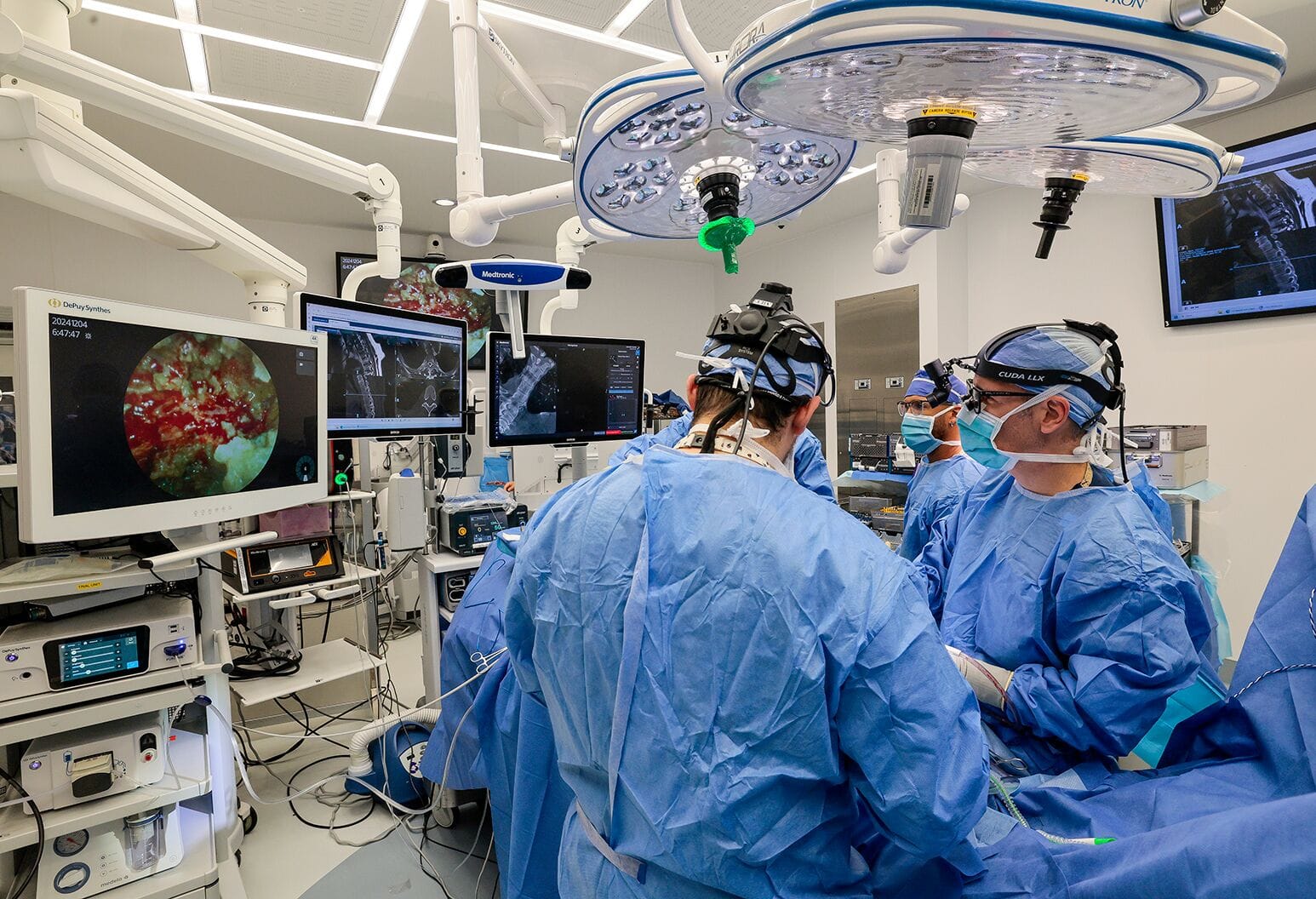 Σπονδυλική Στήλη – Ελάχιστα Επεμβατικές & Σύνθετες Χειρουργικές Τεχνικές